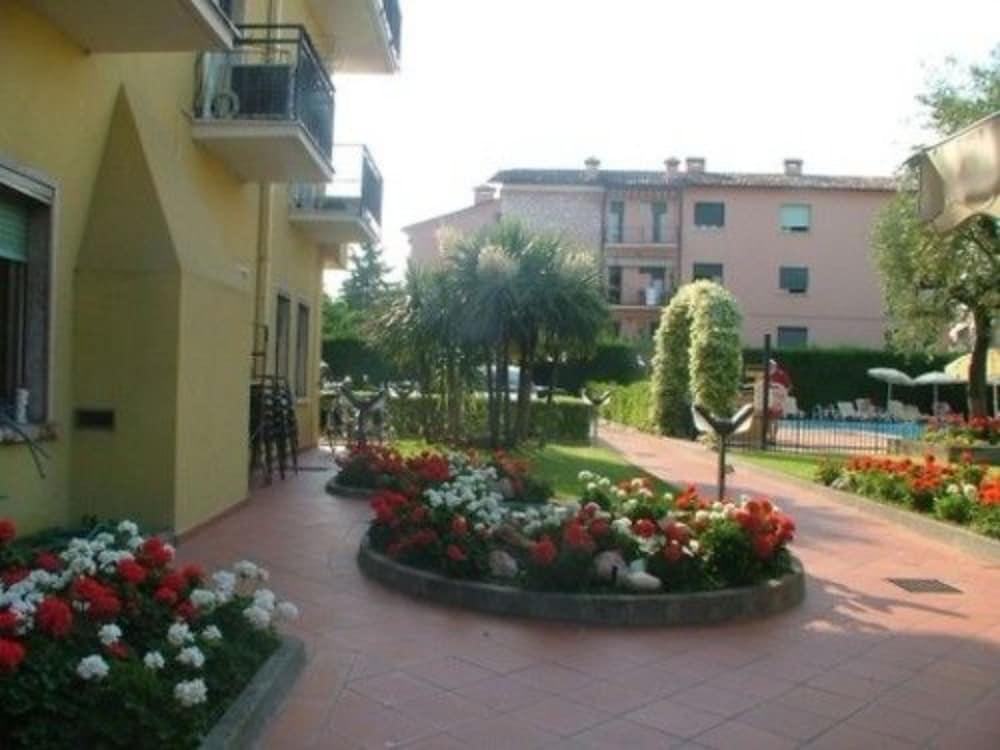 Hotel Bella Peschiera Peschiera del Garda Exteriör bild