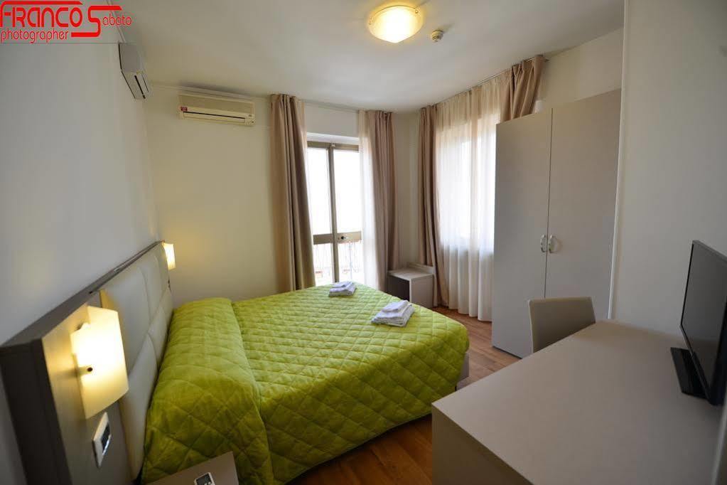 Hotel Bella Peschiera Peschiera del Garda Exteriör bild
