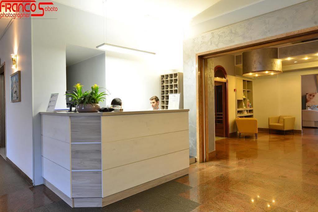 Hotel Bella Peschiera Peschiera del Garda Exteriör bild