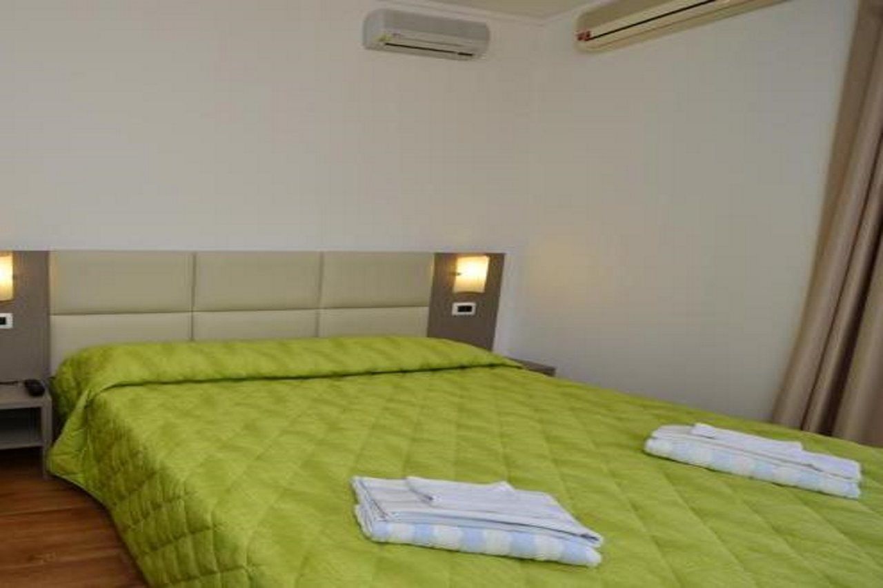 Hotel Bella Peschiera Peschiera del Garda Exteriör bild
